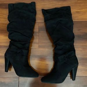 Gently used black suede boots - size 6